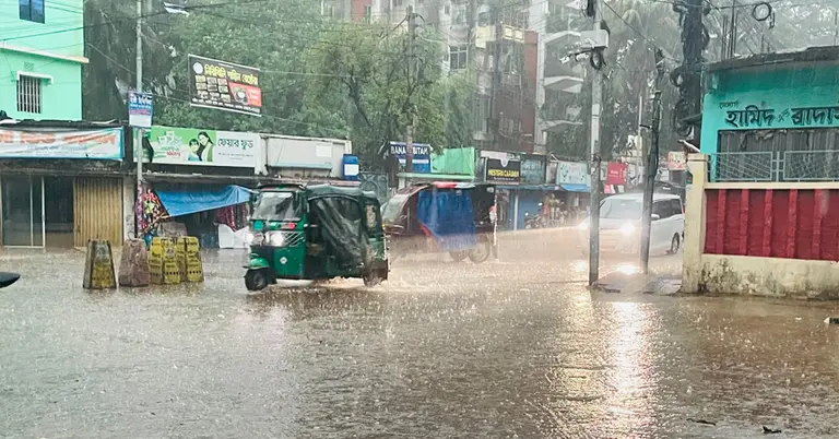 কক্সবাজারে বৃষ্টিপাতের ছবি